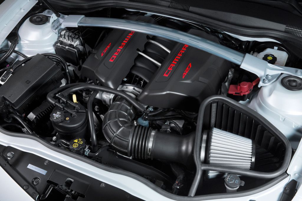 2014-Chevrolet-Camaro-Z28-engine