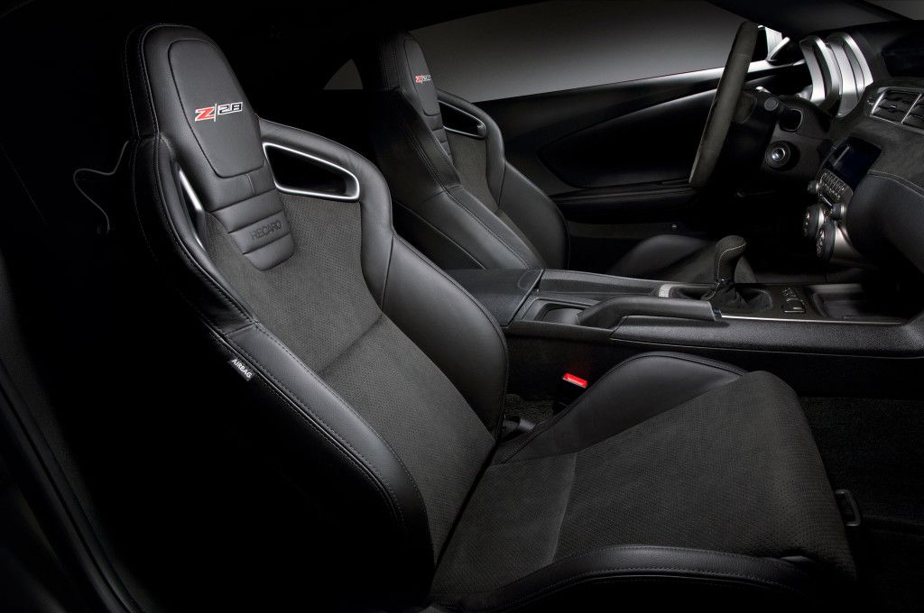 2014-Chevrolet-Camaro-Z28-front-seating