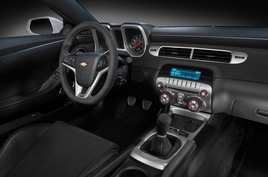 2014-Chevrolet-Camaro-Z28-steering-wheel