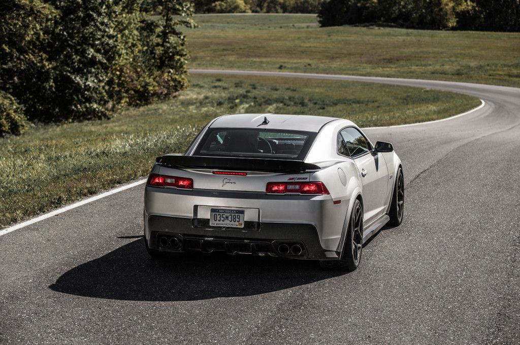 2014-Chevrolet-Camaro-rear-right-view