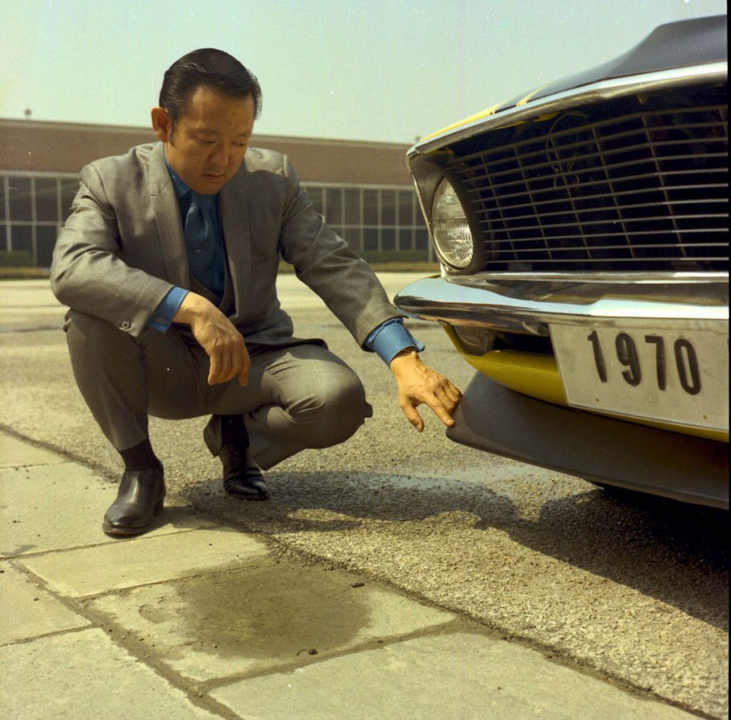 Designer Larry Shinoda with the 1969 Ford Mustang Boss 302