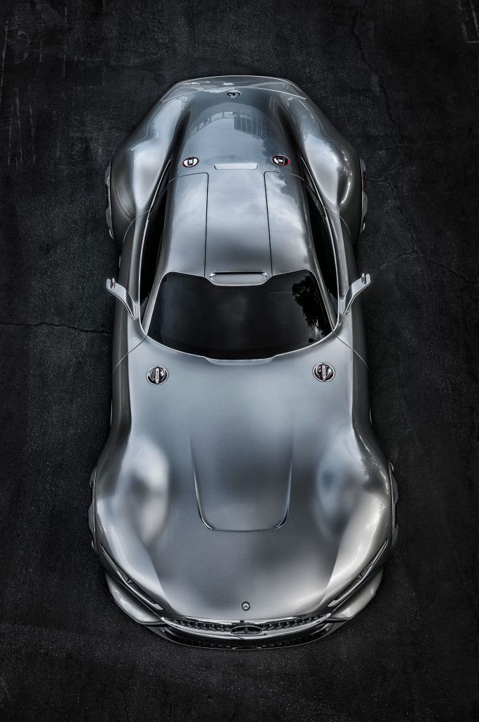 Mercedes-Benz-AMG-Vision-Gran-Turismo-overhead-view