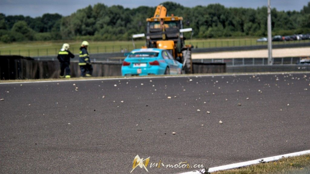 FIA ETCC BMW crash Seat León 2
