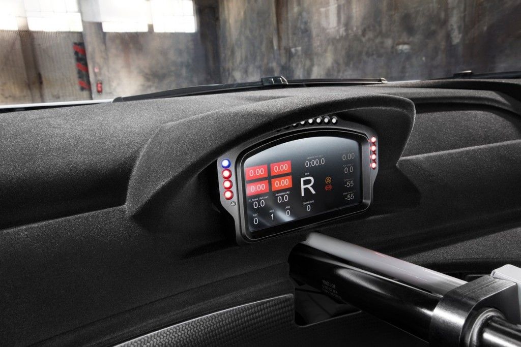 BMW M6 GT3 interiér interior gauges kontrolný panel prístrojovka cluster