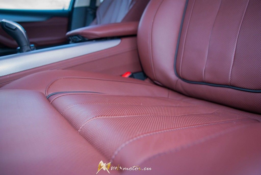 BMW X5 M50d interior interiér predné sedačky seats front lether koža