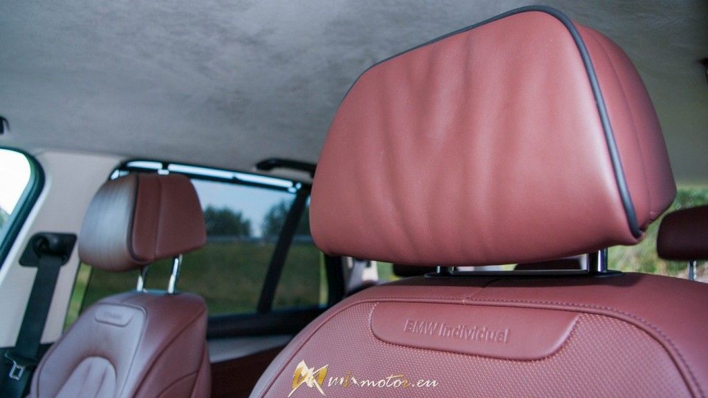 BMW X5 M50d interior interiér predné sedačky seats front lether koža hlavová opierka (2)