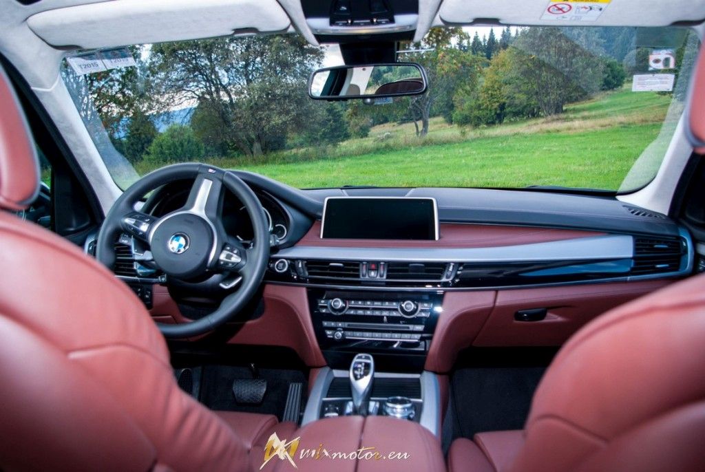 BMW X5 M50d interior interiér prístrojovka prístrojová doska dashboard