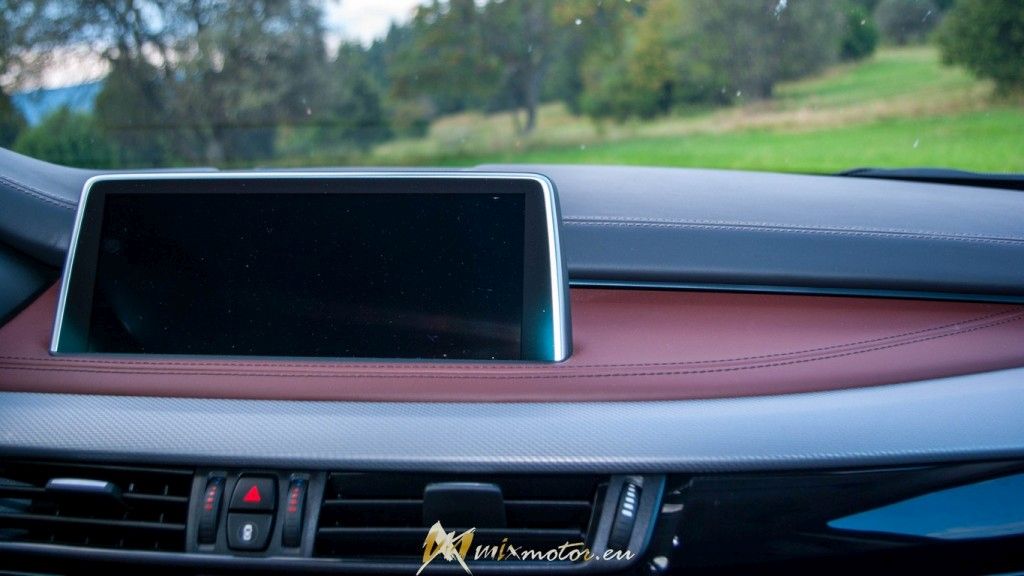 BMW X5 M50d interior interiér prístrojovka prístrojová doska dashboard Connected displey displej (2)