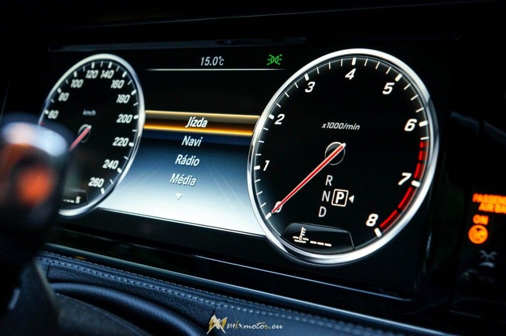 Mercedes-Benz S500 sedan limusine long 4matic interior interiér displej display monitor prístrojová doska dashboard