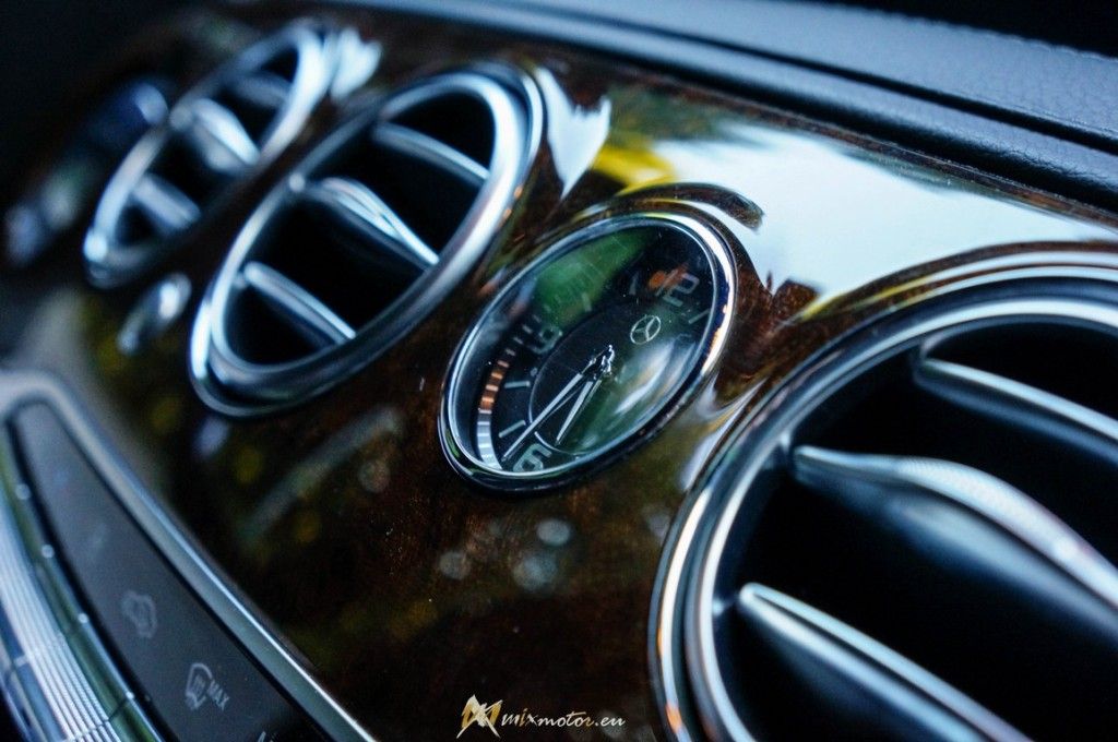 Mercedes-Benz S500 sedan limusine long 4matic interior interiér hodiny hours