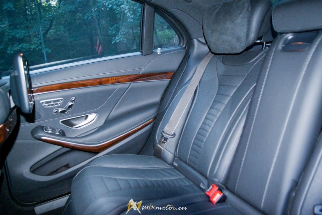 Mercedes-Benz S500 sedan limusine long 4matic interior interiér rear seat zadná sedačka kreslo