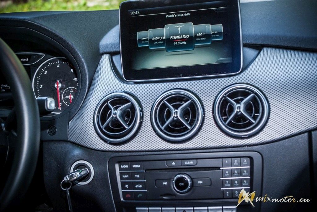 Mercedes-Benz B-Class Trieda B 200 CDI 4MATIC interior interiér exteriér exterior 2015 13