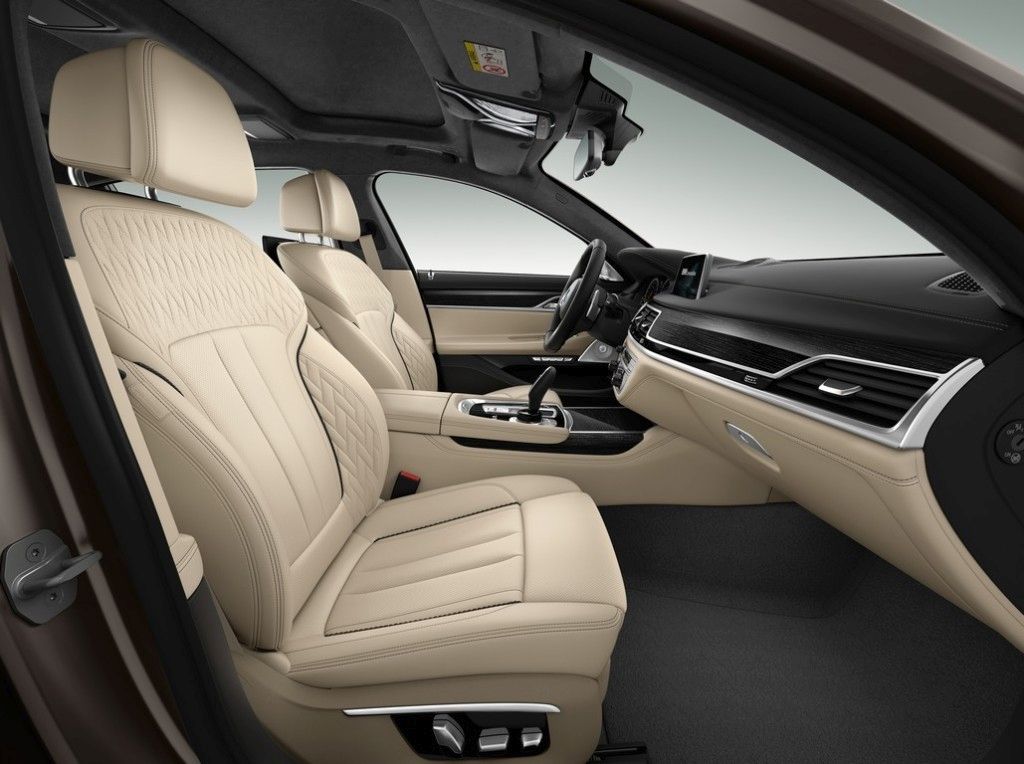 BMW radu 7 7er 7-series M760Li xDrive G12 interior interiér exterior exteriér sedačky palubovka palubná doska touch 00020
