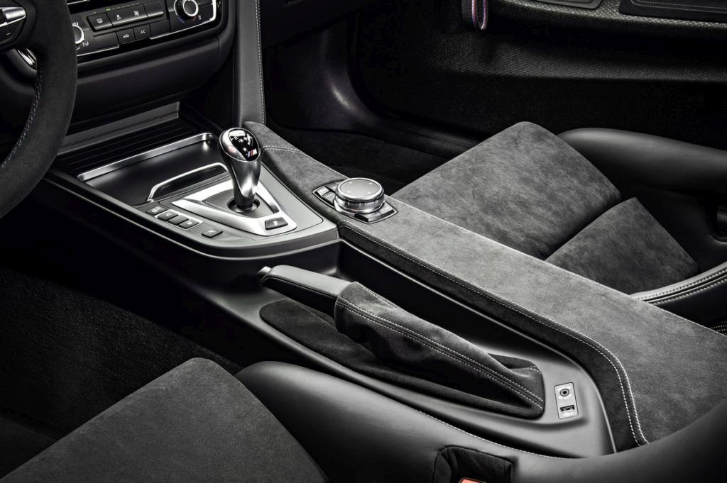 BMW M M4 GTS interior interiér exterior exteriér wing spoiler krídlo elektróny brzdy wheels brakes sedačky seats motorsport 26