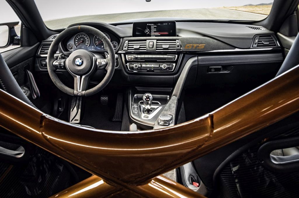 BMW M M4 GTS interior interiér exterior exteriér wing spoiler krídlo elektróny brzdy wheels brakes sedačky seats motorsport 55