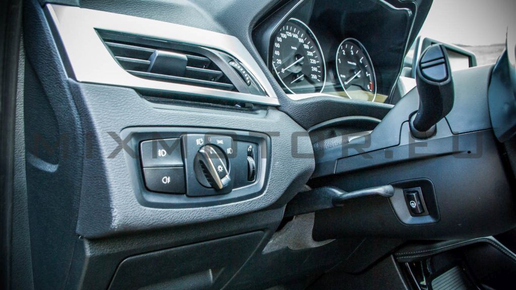 BMW X1 20d xDrive 2016 d exteriro exteriér interior interiér 08