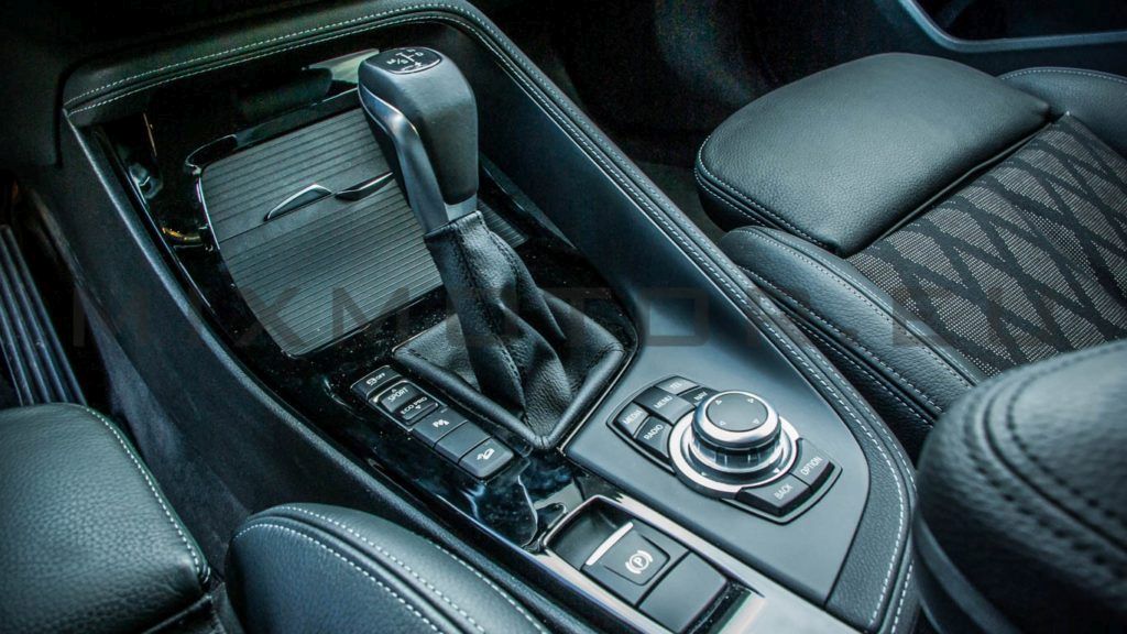 BMW X1 20d xDrive 2016 d exteriro exteriér interior interiér 09