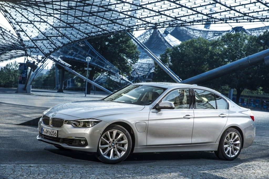 BMW eDrive hybrid electric elektrický pohon i8 i3 40e 330e 740e 225xe CO2 06