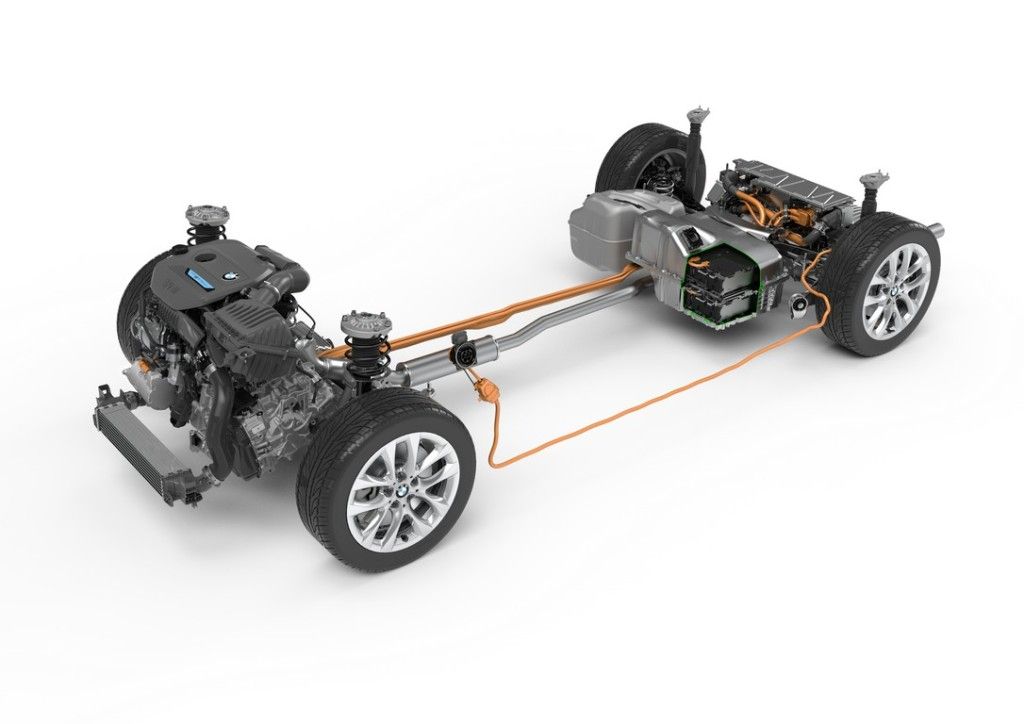 BMW eDrive hybrid electric elektrický pohon i8 i3 40e 330e 740e 225xe CO2 07