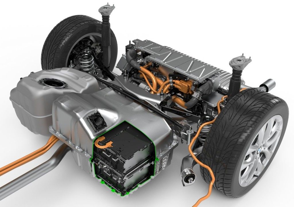BMW eDrive hybrid electric elektrický pohon i8 i3 40e 330e 740e 225xe CO2 08