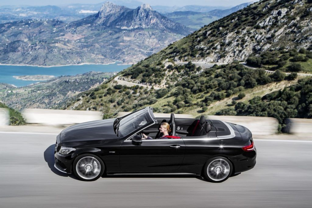 Mercedes-AMG C 43 4MATIC Cabriolet, Exterieur: obsidianschwarz; Interieur: Leder schwarz, Kraftstoffverbrauch (l/100 km) innerorts/außerorts/kombiniert: 11,0/6,7/8,3 CO2-Emissionen kombiniert: 190 g/km