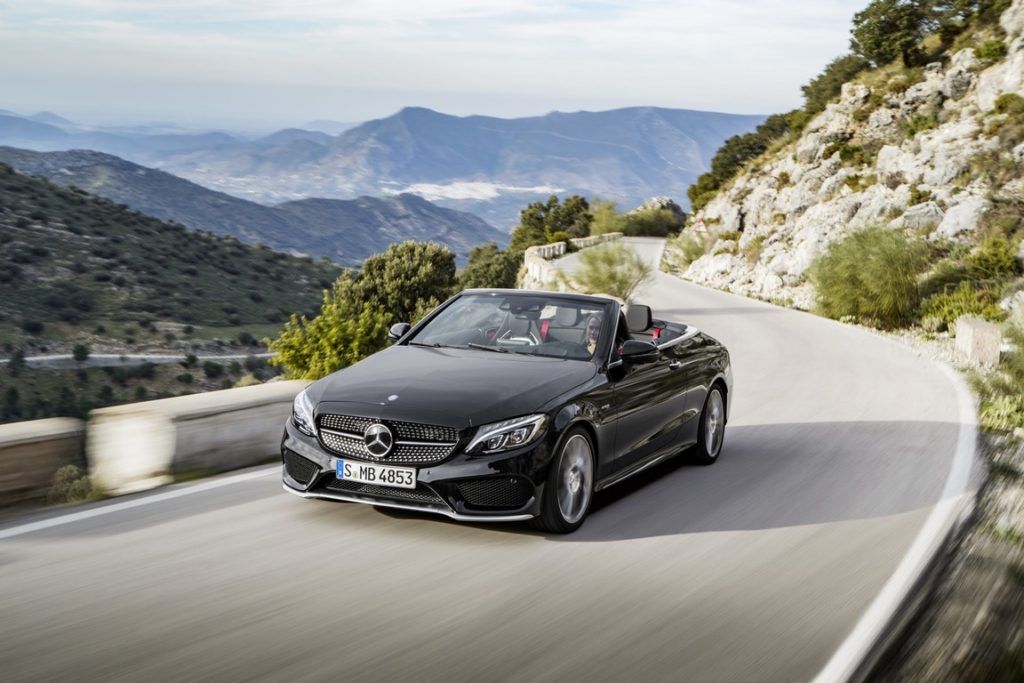 Mercedes-AMG C 43 4MATIC Cabriolet, Exterieur: Obsidianschwarz; Interieur: Leder schwarz, Kraftstoffverbrauch (l/100 km) innerorts/außerorts/kombiniert: 11,0/6,7/8,3 CO2-Emissionen kombiniert: 190 g/km