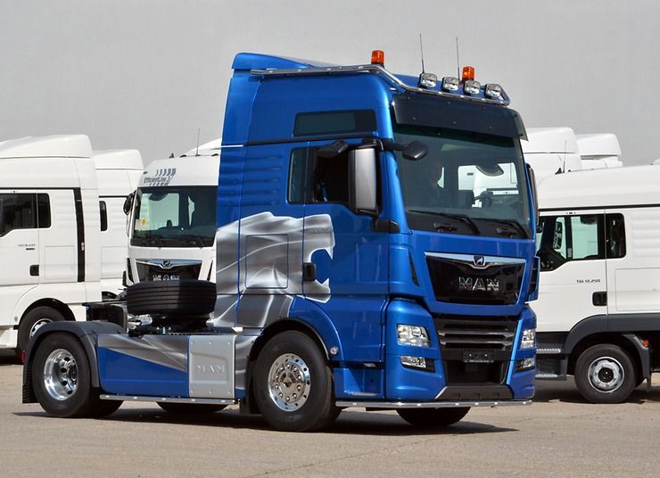 MAN TGX PerformanceLine Slovensko kamión ťahač truck 2017 modrý blue výbava mixmotor motormix